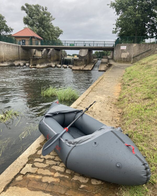 Das leichte Packraft bei uns erhältlich und im Verleih!